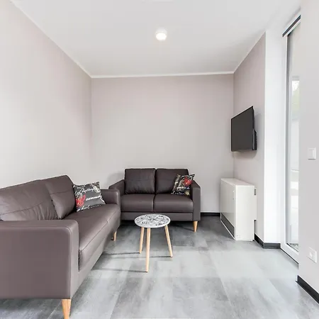 Lakeside Hideaway 度假居 *