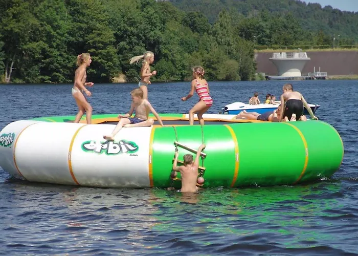 Lakeside Hideaway 度假居 *